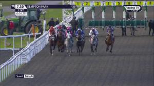 Video preview image for KEMPTON PARK 19:30 - Unibet Support Safe Gambling Fillies' Handicap (5)