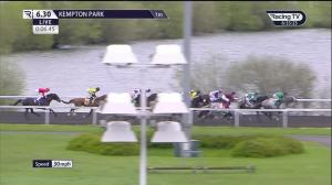 Video preview image for KEMPTON PARK 18:30 - Unibet More Boosts In More Races Handicap (Qualifier) (4)