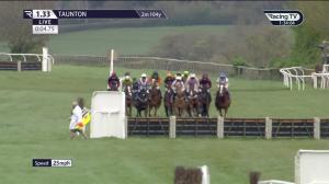 Video preview image for TAUNTON 13:33 - Blackdown Motor Company Novices' Hurdle  (4)