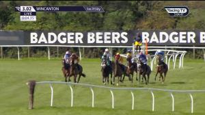 Video preview image for Wincanton 15:02 - Royal Bath and West Show Maiden Hurdle (4) (Div 2)