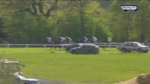 Video preview image for Stratford-on-Avon 15:55 - Bet At racingtv.com Novices' Handicap Hurdle (5) (Div 2)