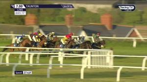 Video preview image for TAUNTON 19:00 - Dave Criddle Travel Handicap Hurdle (4) (Div 2)