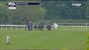 Video preview image for KEMPTON PARK 17:50 - Donate Food To Your Local Foodbank Handicap Hurdle (4)