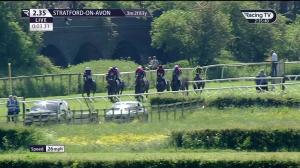 Video preview image for Stratford-on-Avon 14:35 - William Hill Pick Your Places Mares' Handicap Hurdle (5)
