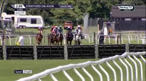 Video preview image for Stratford-on-Avon 14:05 - Watch RacingTV With Free Trial Now Novices' Hurdle (4) (Div 1)