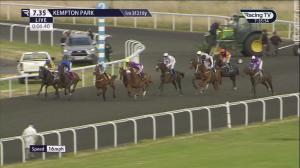 Video preview image for KEMPTON PARK 19:35 - Unibet Zero% Mission Handicap (3)